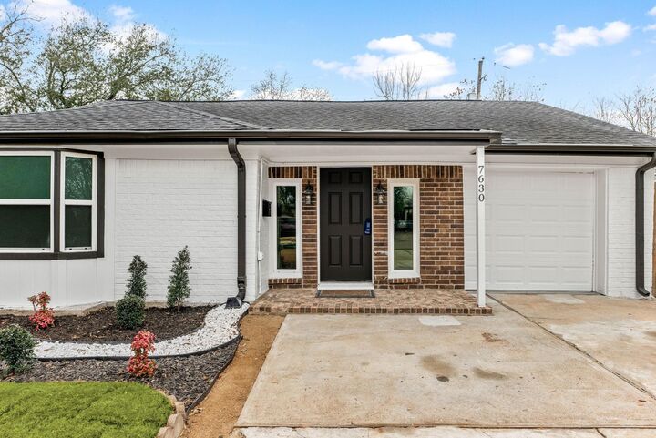 Property Photo: 7630 Lady Street TX 77021