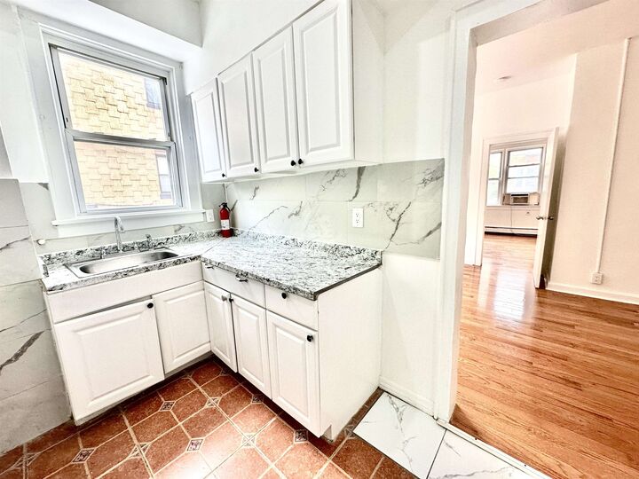 Property Photo:  418 Central Ave 2  NJ 07307 