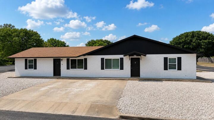 Property Photo:  1402 N Adams St.  TX 78624 