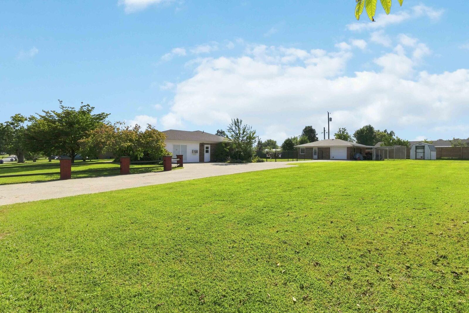 Property Photo:  233 Mimosa Avenue  KY 42503 