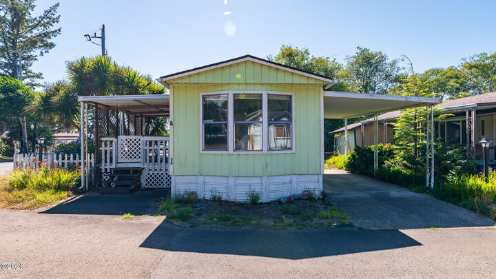 Property Photo: 1210 SE 48th Place 1 OR 97367