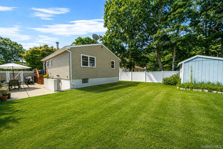 Property Photo:  7 Wellwood Drive  NY 11967 