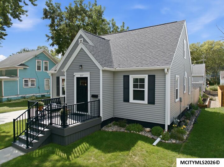 Property Photo:  207 N 7th St  IA 50428 