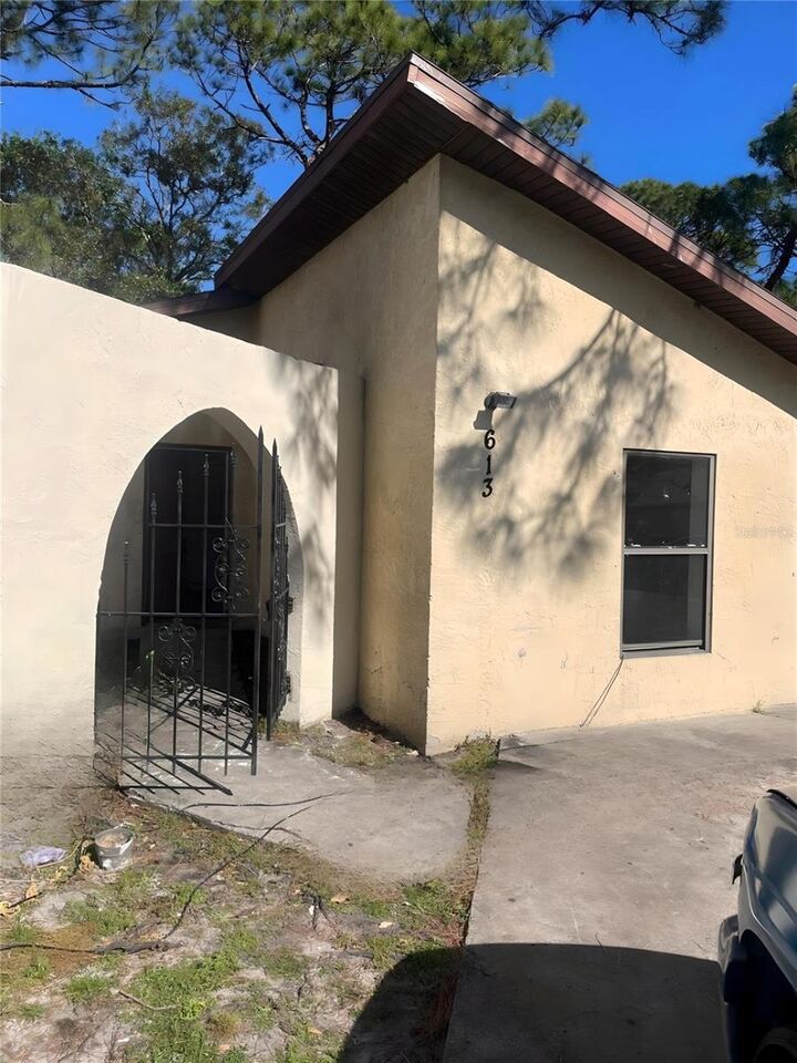 Property Photo: 613 61st Avenue Terrace E 613 FL 34203