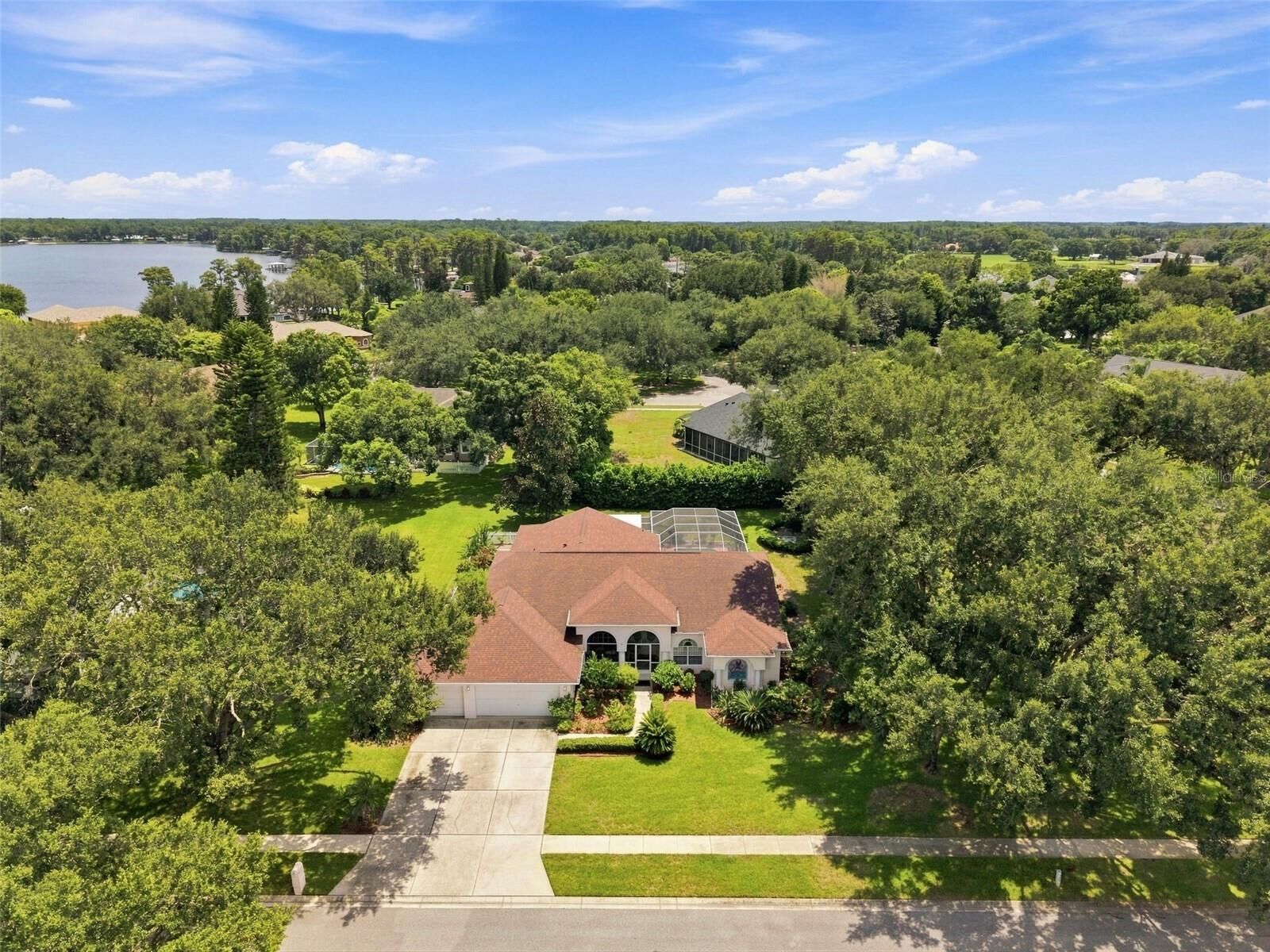 Property Photo: 1518 Fishing Lake Drive FL 33556