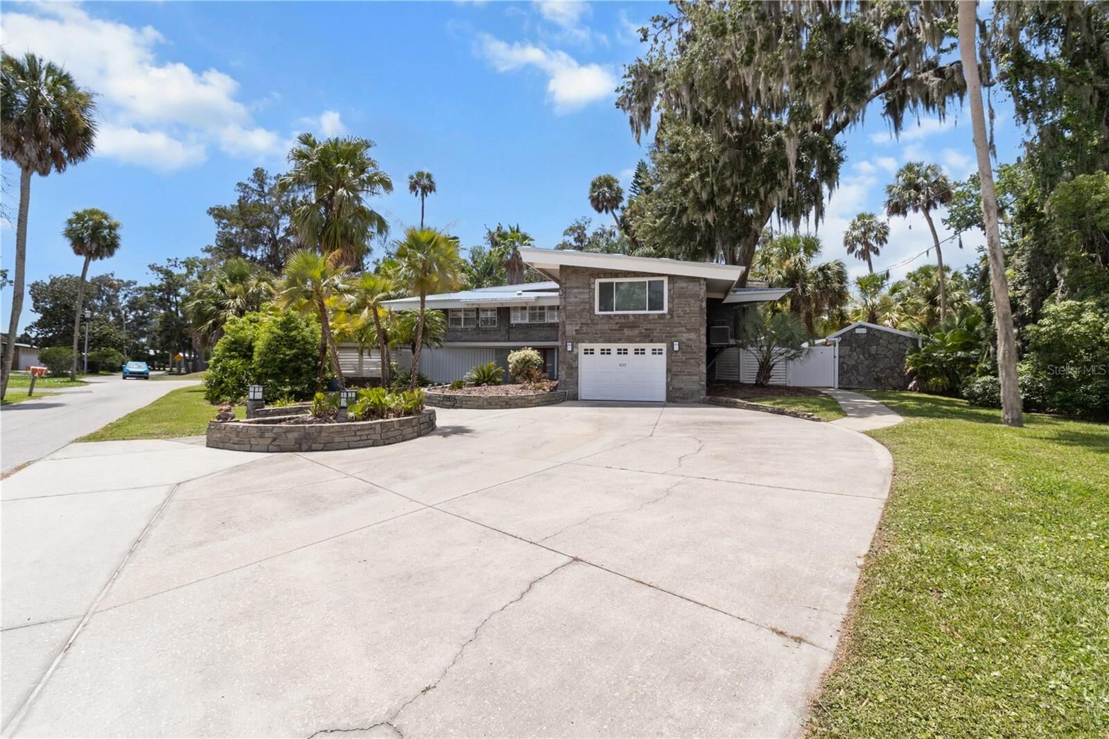 Property Photo: 1830 SE 3rd Court FL 34429