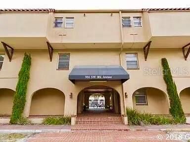 Property Photo: 914 SW 8th Avenue 42 FL 32601