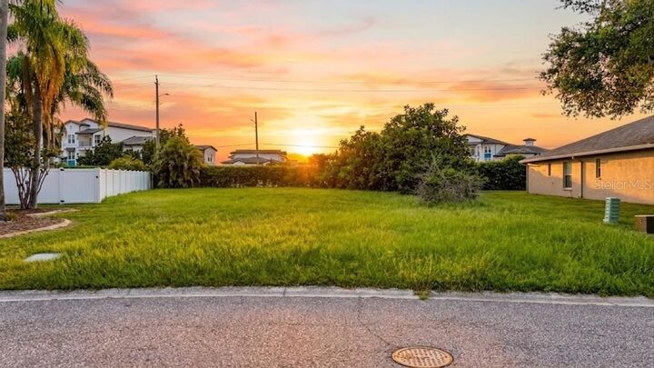 Property Photo:  1512 Oracle Drive  FL 33573 