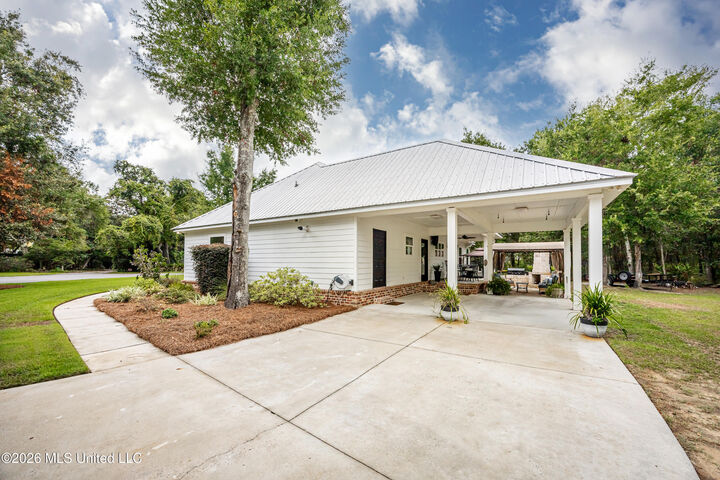 Property Photo: 2809 Robert Hiram Drive MS 39553