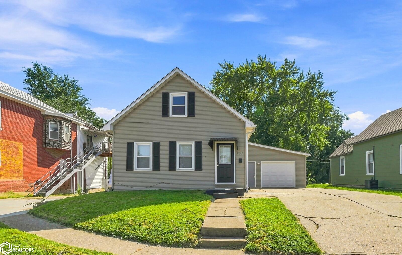 Property Photo:  1320 Osborn Street  IA 52601 