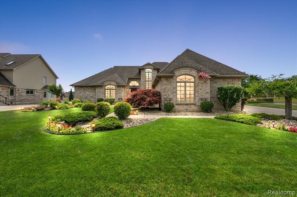 Property Photo:  3216 Lake Forest Drive  MI 48314 1883 