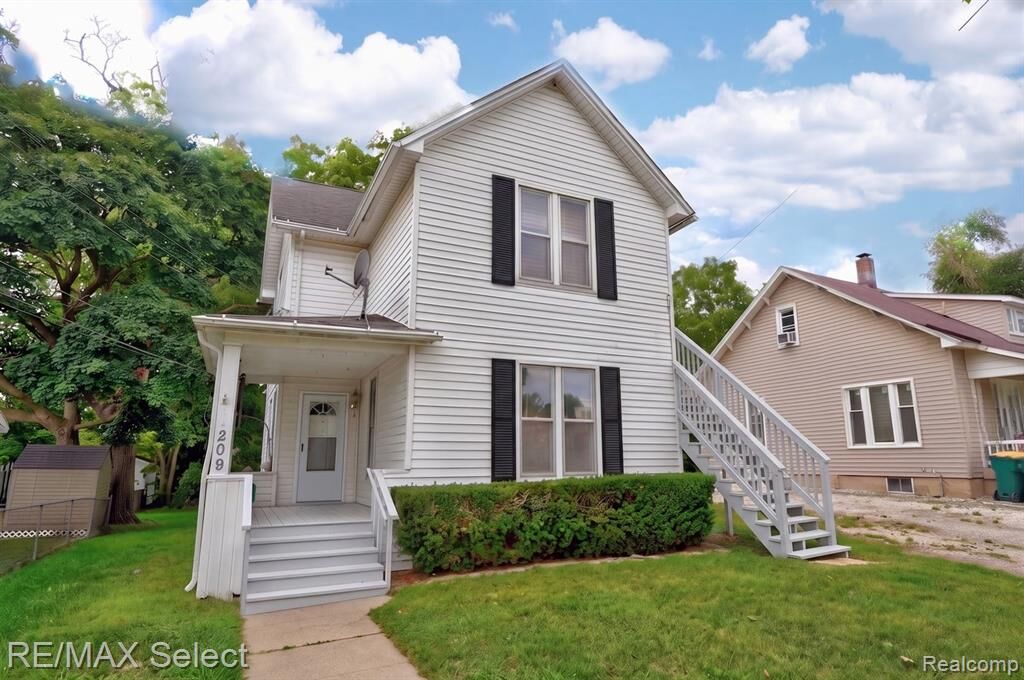 Property Photo:  209 N Cherry Street  MI 48433 1603 