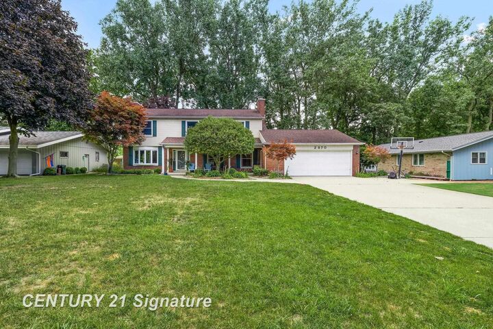 Property Photo:  2870 E Nottingham Drive  MI 48603 