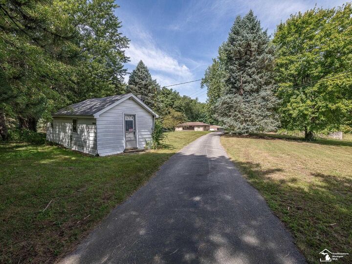 Property Photo:  13300 Ida West Road 2 Homes 1 Pole Barn/Garage &Amp Old Cott  MI 49270 