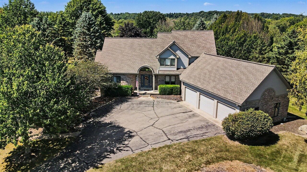 Property Photo:  8819 Webster Hills Road  MI 48130-9683 