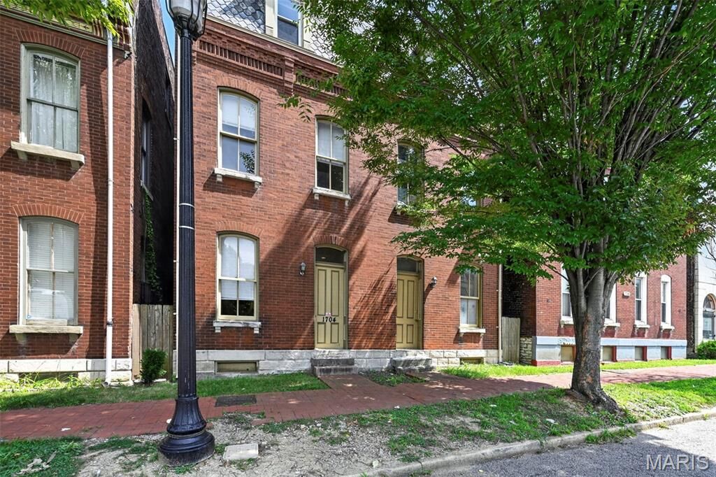 Property Photo:  1704 S Tucker Boulevard  MO 63104 