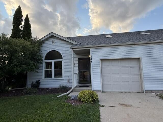 Property Photo: 885 S Imperial Dr WI 53029