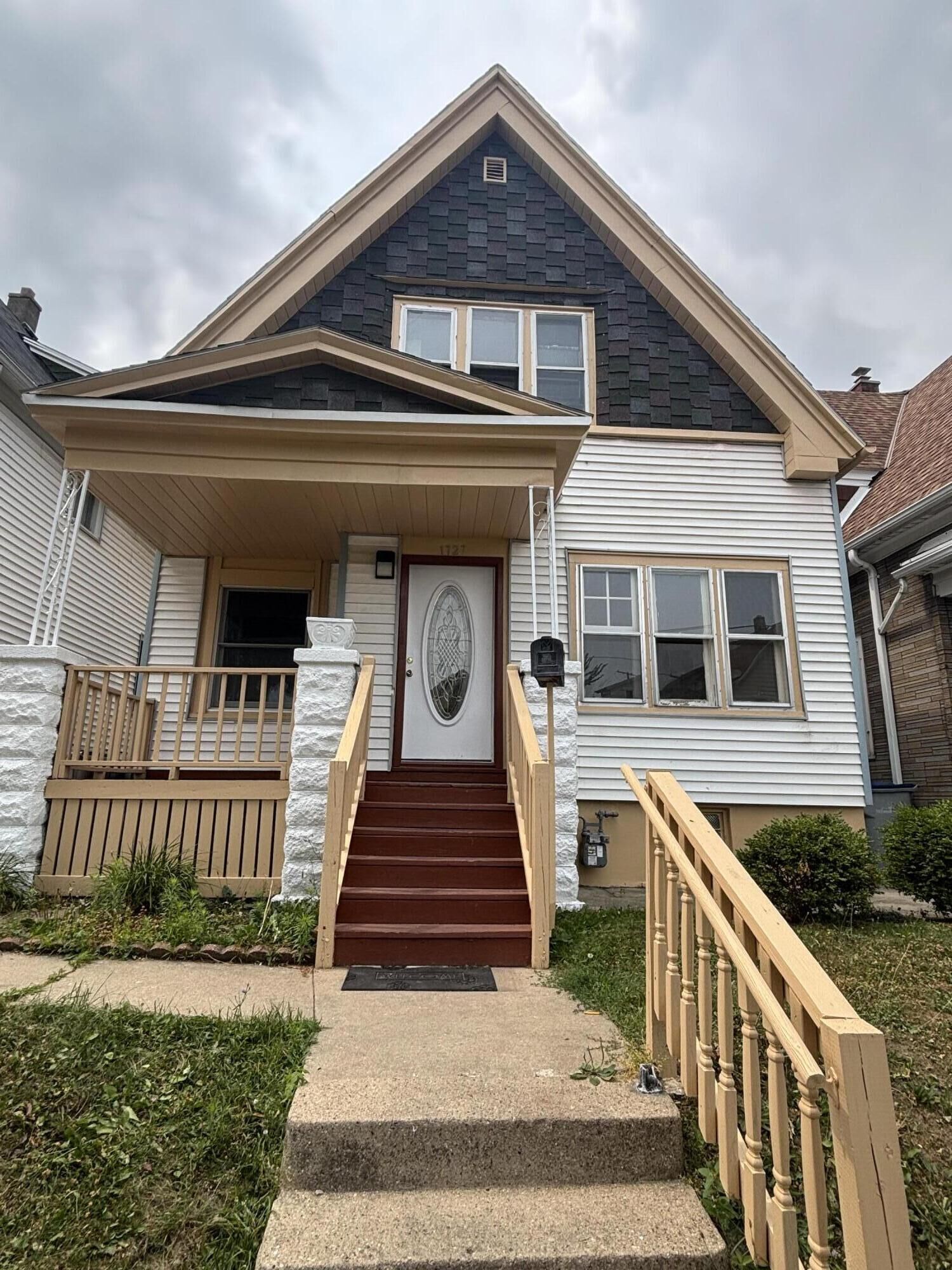 Property Photo:  1727 W Arrow St  WI 53204 