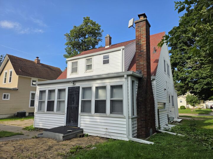 Property Photo:  224 N Clinton Street  MI 48813 