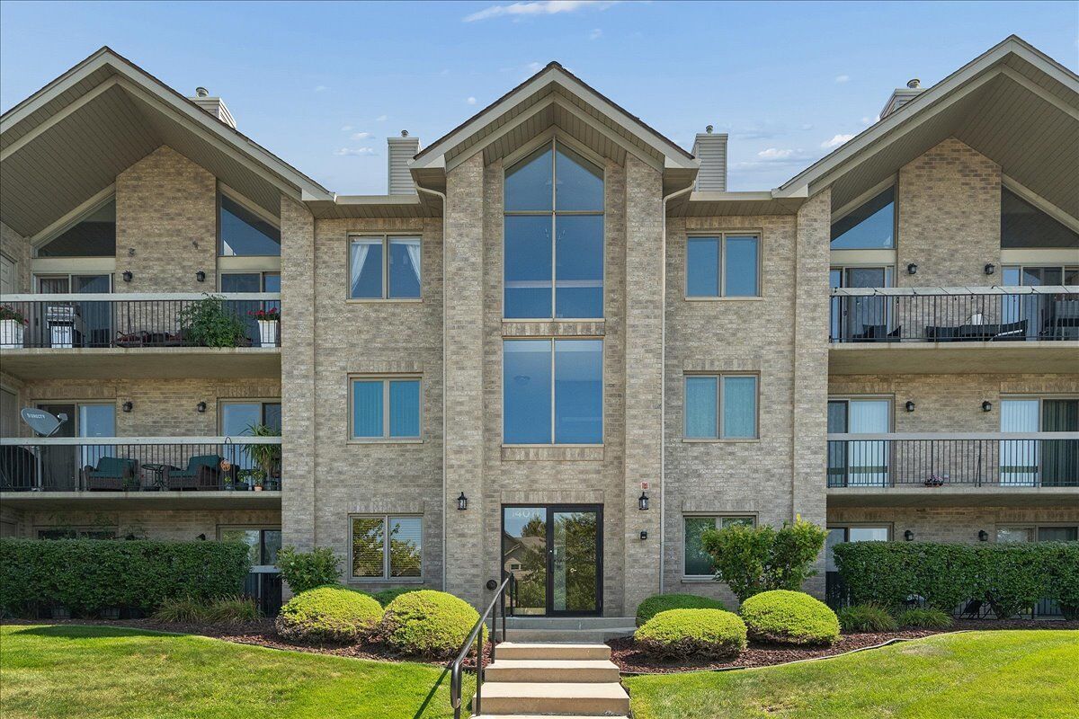 Property Photo: 14011 Norwich Lane 304 IL 60467