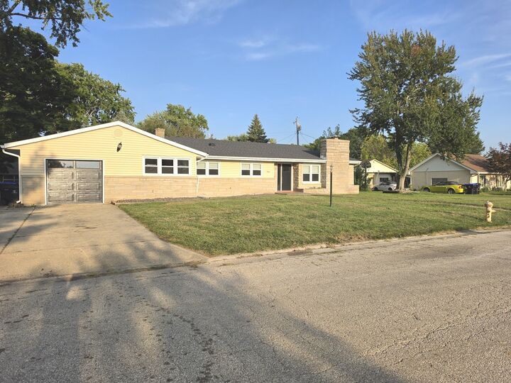 Property Photo:  906 Snyder Drive  IL 61701 