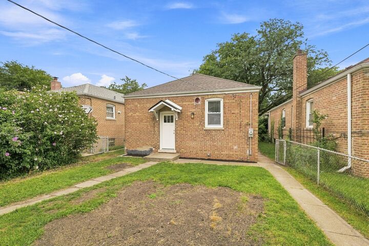 Property Photo: 8550 S Jeffery Boulevard IL 60617