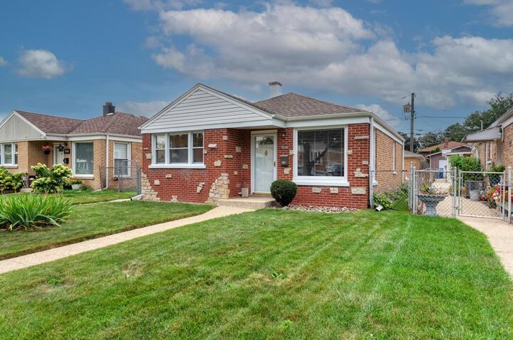 Property Photo: 3520 Ernst Street IL 60131