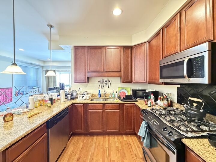 Property Photo:  1524 W Birchwood Avenue 2  IL 60626 