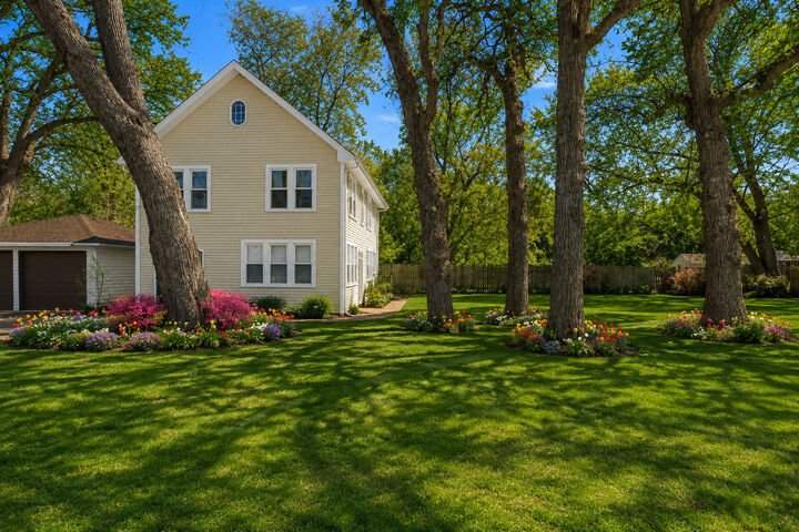 Property Photo:  2908 Oakwood Avenue  IL 60051 