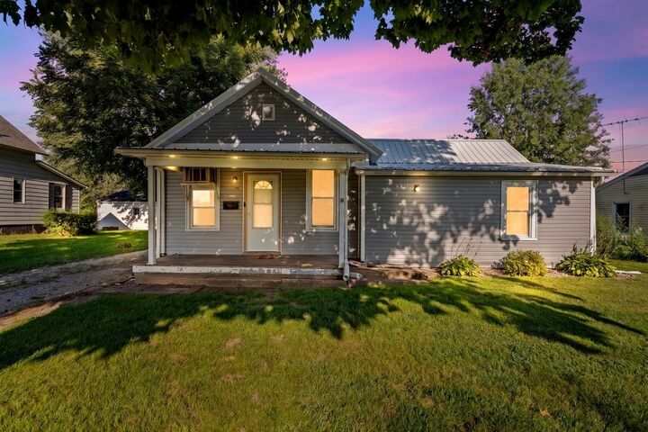 Property Photo: 1304 SE 2nd Avenue IL 61231