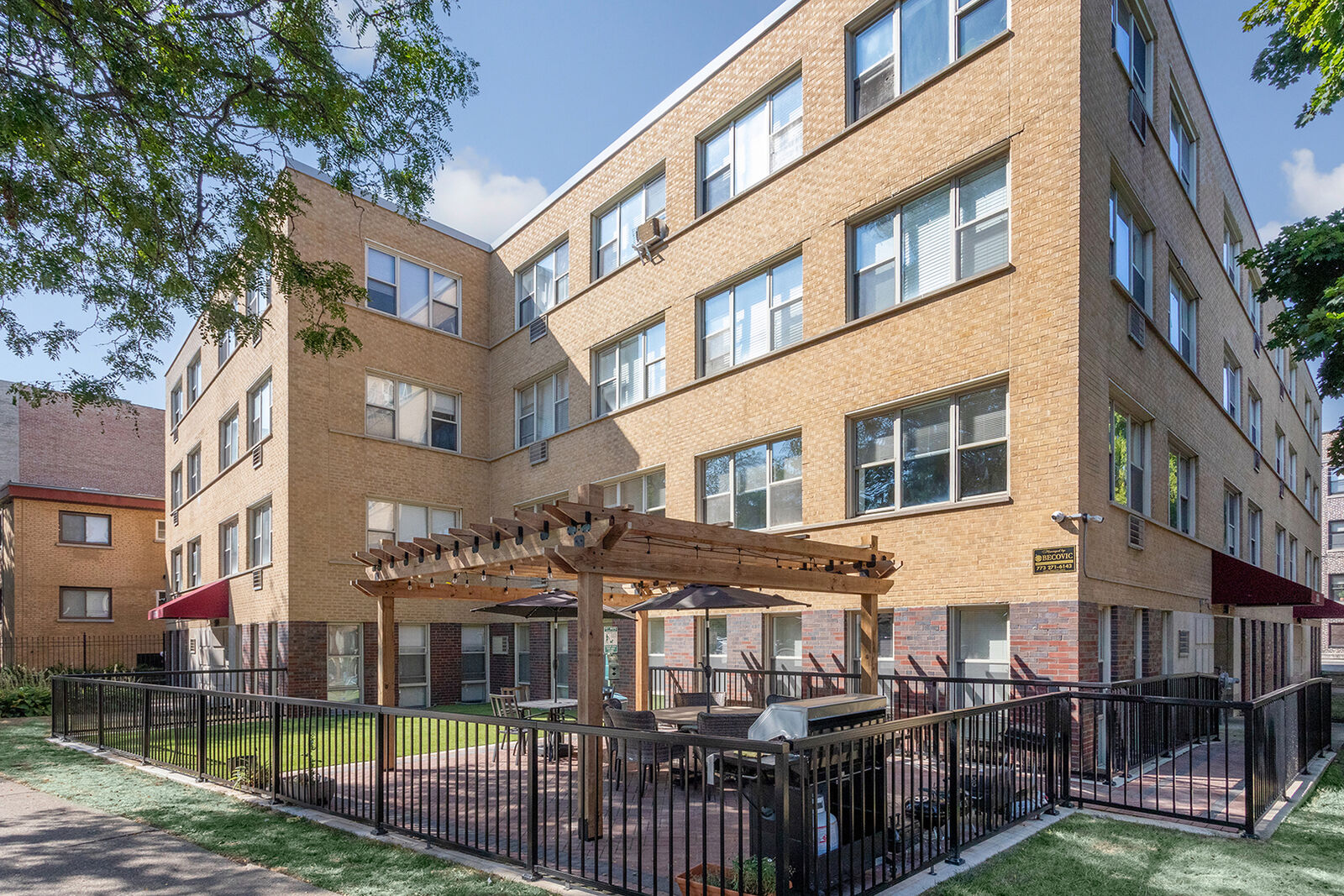 Property Photo:  1301 W Estes Avenue 4E  IL 60626 