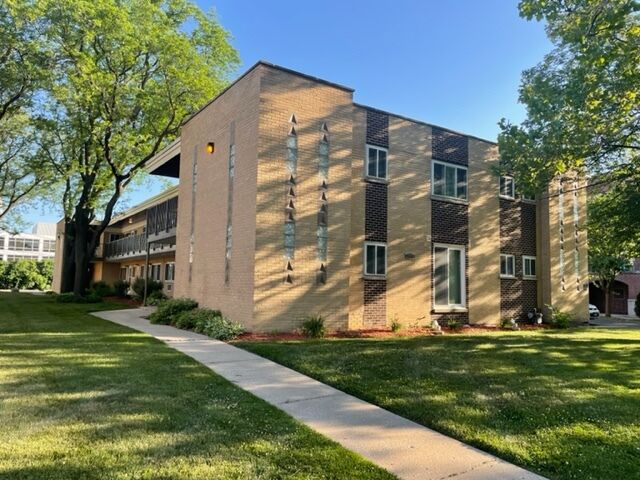 Property Photo:  1019 Peterson Avenue B6  IL 60068 