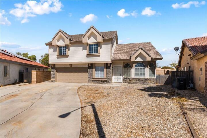 Property Photo: 1000 Cloverdale Court CA 93560