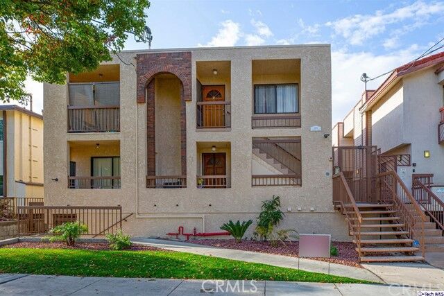 Property Photo:  330 Cameron Place 2  CA 91207 