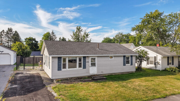 Property Photo:  126 Thornton Road  ME 04401 