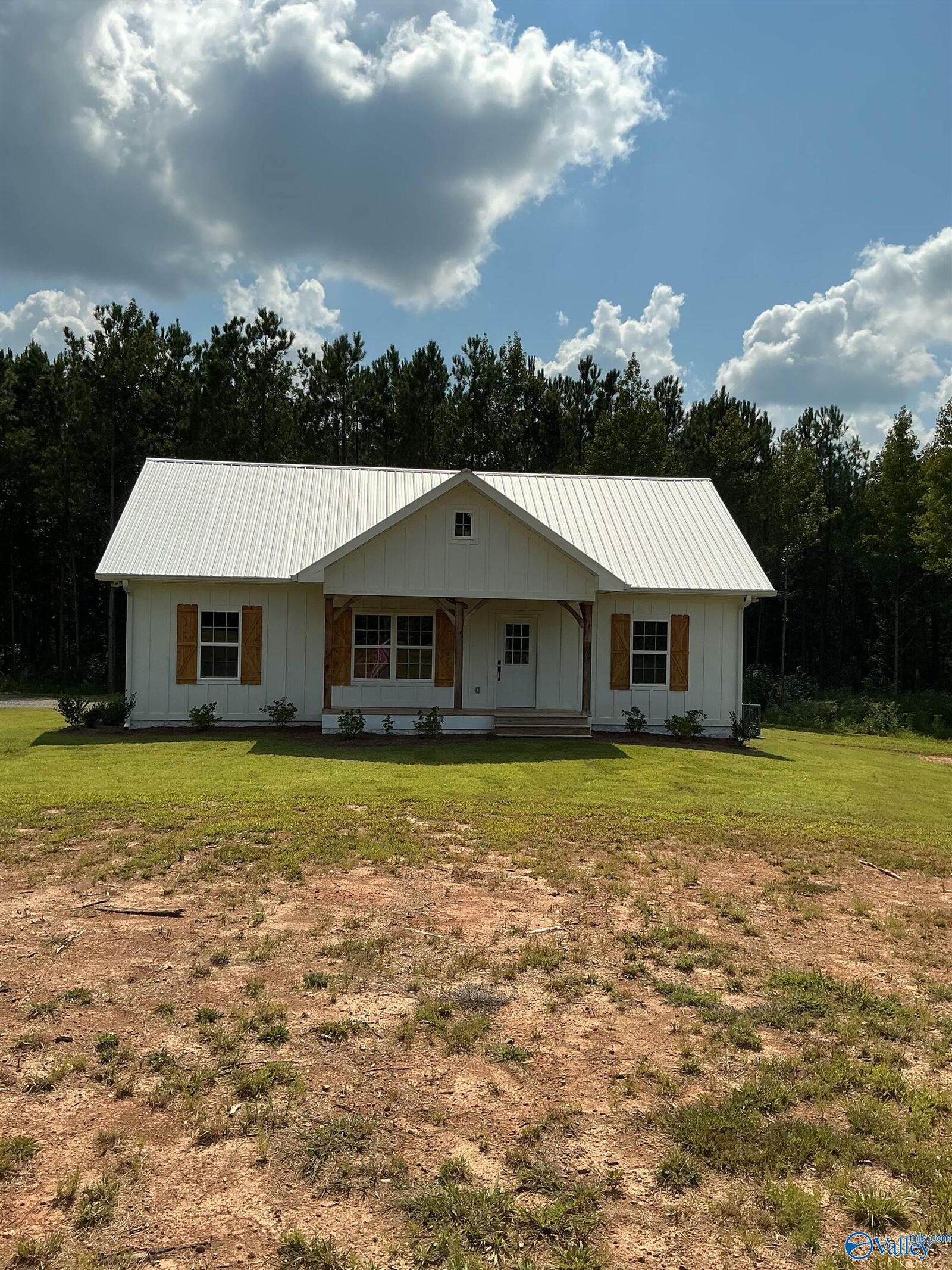 Property Photo: 335 County Road 143 AL 35973