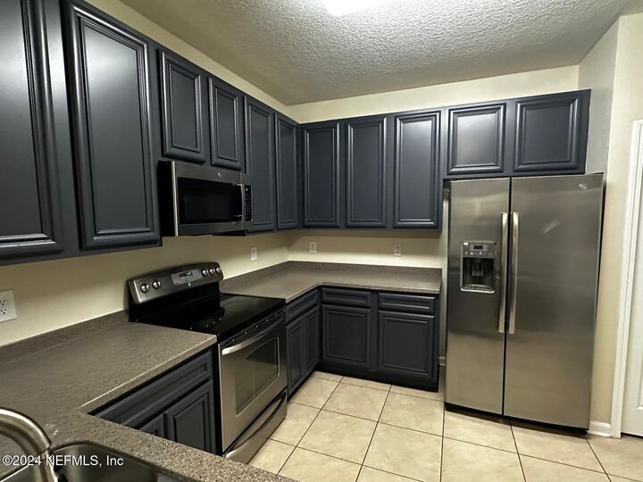 Property Photo:  8215 Green Parrot Road 102  FL 32256 