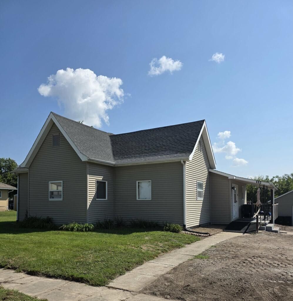 Property Photo: 304 N King Street MO 63533