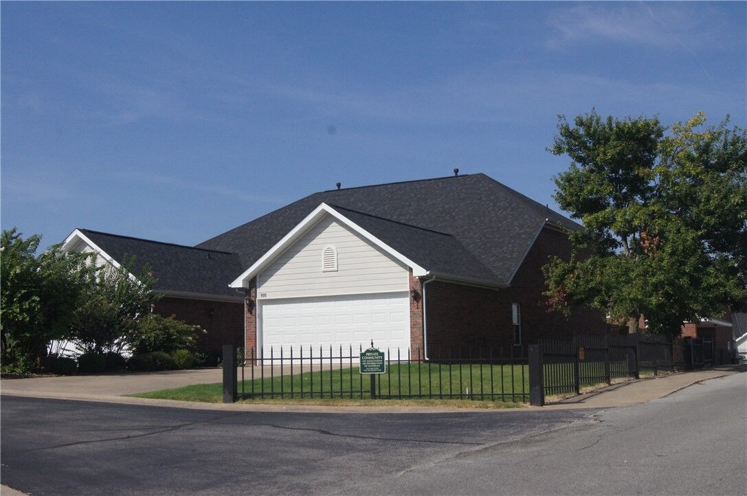 Property Photo: 900 S Dixon AR 72758