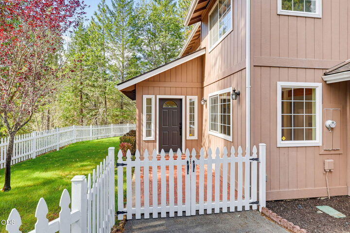 Property Photo:  560 Fish Hatchery Road  OR 97527 