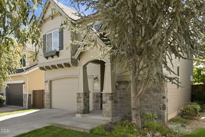 Property Photo:  19765 Dry Canyon Avenue  OR 97702 