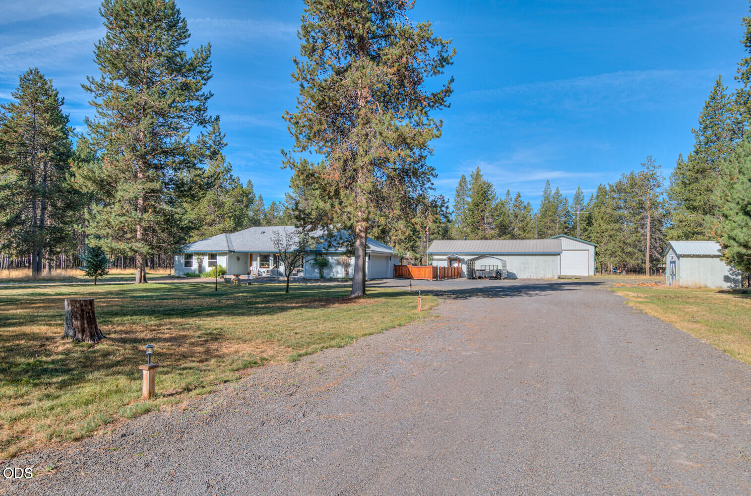 Property Photo: 55471 Richard Way OR 97707