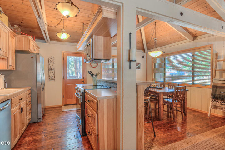 Property Photo:  57077 Fox Lane  OR 97707 