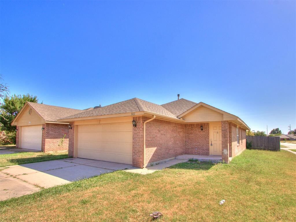 Property Photo:  902 Beaumont Square  OK 73071 