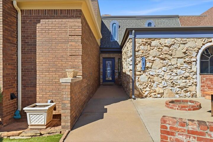 Property Photo:  111 The Hills Street  OK 73601 