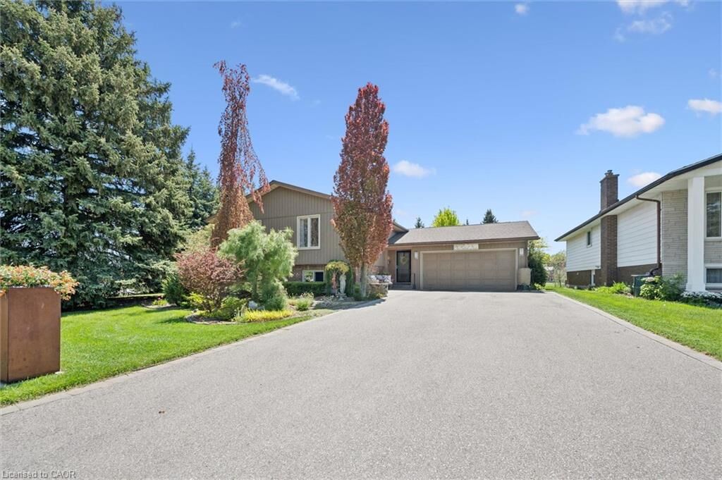 Property Photo:  1 Pintail Drive  ON N3B 3C2 