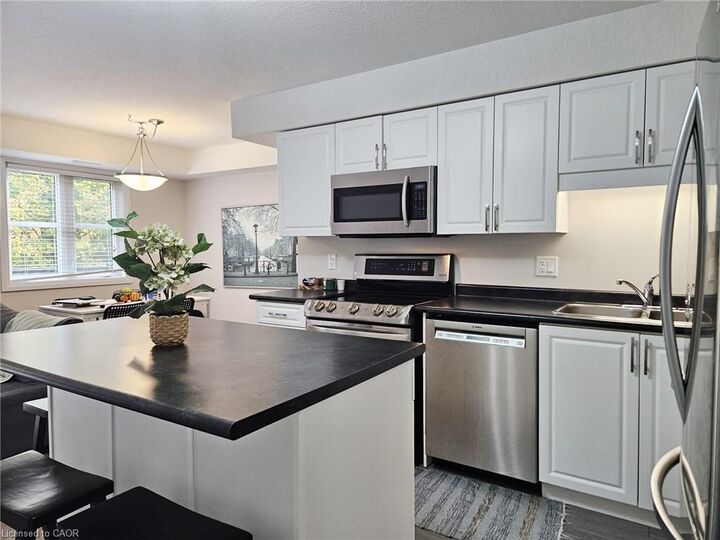 Property Photo:  1989 Ottawa Street S 30D  ON N2E 0G7 