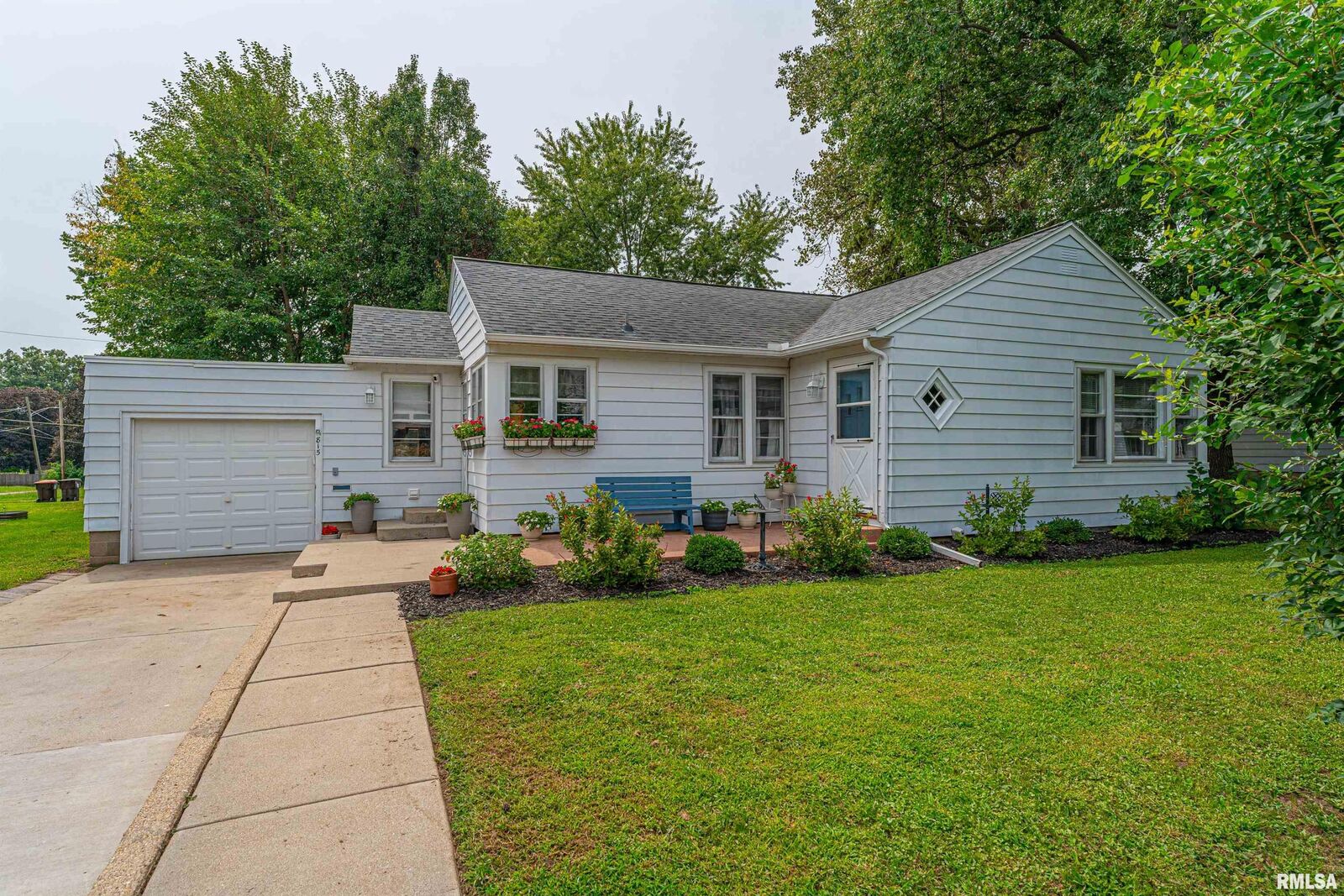Property Photo: 815 3rd Street IL 62656