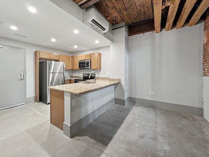 Property Photo: 90 Grove St Ll2 MA 01605