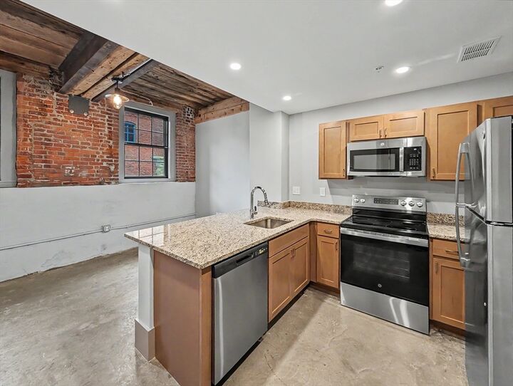 Property Photo:  90 Grove St Ll1  MA 01605 